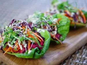 Raw and vegan romaine tacos (R,VG)